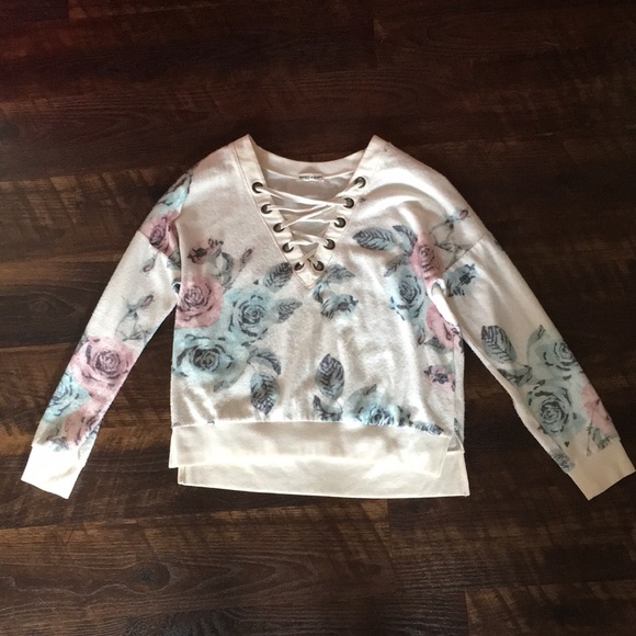 WOMEN’S FLORAL SWEATER - Picture 1 of 1